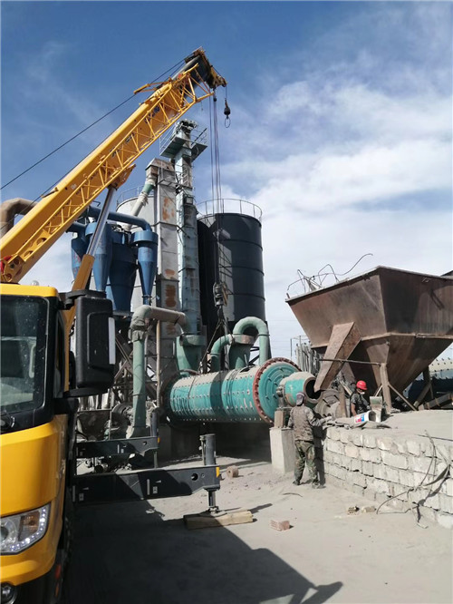 铁力市设备搬运等各类工程项目中，吊车起着关键作用