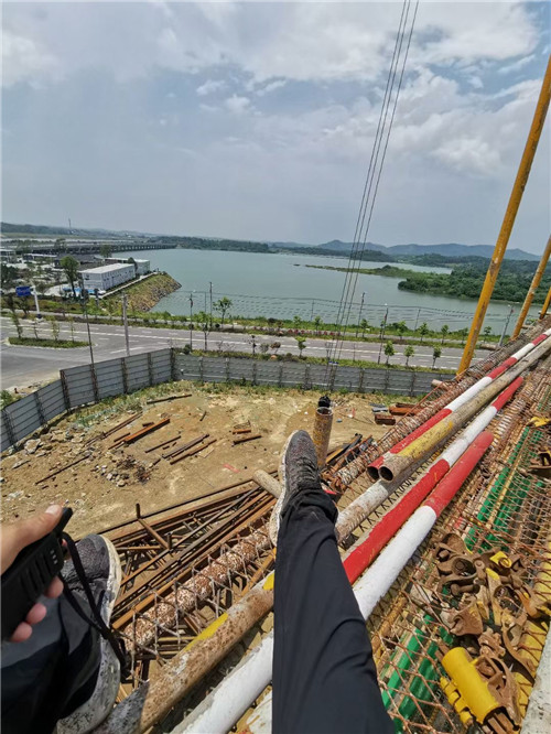 铁力市作业中发生设备损坏或人员意外，责任怎么划分？